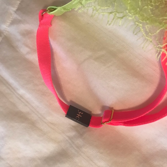 Victoria Secret complete lace bra - Picture 2 of 3